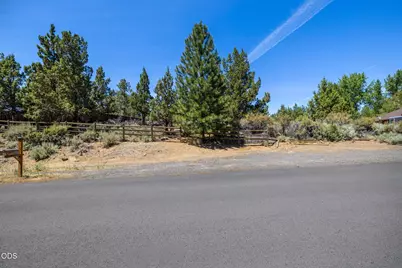 20874 Greenmont Drive, Bend, OR 97702 - Photo 3