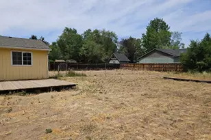2411 SW Umatilla Ave, Redmond, OR 97756 - Photo 5