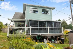 741 Pacific Ave, Brookings, OR 97415 - Photo 1