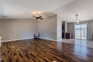 1104 Coachman Dr, Central Point, OR 97502 - Photo 7