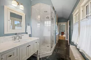1307 Queen Anne Ave, Medford, OR 97504 - Photo 31