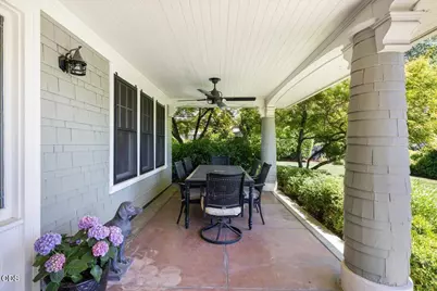 1307 Queen Anne Avenue, Medford, OR 97504 - Photo 5
