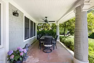 1307 Queen Anne Ave, Medford, OR 97504 - Photo 5