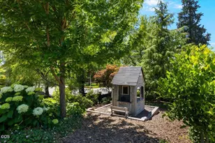 1307 Queen Anne Ave, Medford, OR 97504 - Photo 47