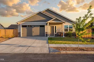 3289 NW 10th Pl, Redmond, OR 97756 - Photo 1