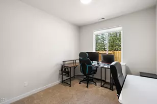 3289 NW 10th Pl, Redmond, OR 97756 - Photo 13
