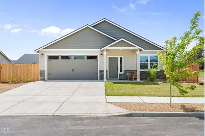 3289 NW 10th Place, Redmond, OR 97756 - Photo 1