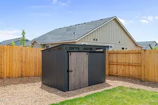 3289 NW 10th Pl, Redmond, OR 97756 - Photo 25