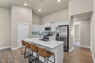 1030 NW Varnish Ln, Redmond, OR 97756 - Photo 11