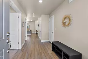 1030 NW Varnish Ln, Redmond, OR 97756 - Photo 3