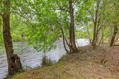 2697 Old Ferry Road, Shady Cove, OR 97539 - Photo 11
