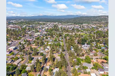709 NE Lafayette Avenue, Bend, OR 97701 - Photo 31