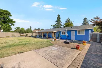 2055 Alamar Street, Medford, OR 97501 - Photo 17