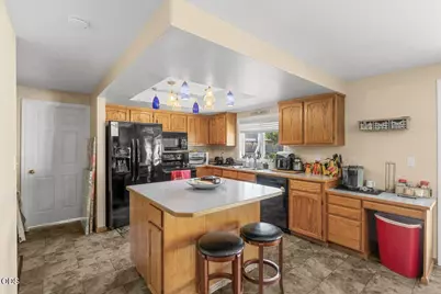 2055 Alamar Street, Medford, OR 97501 - Photo 7