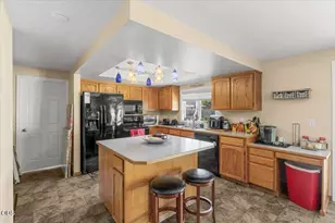 2055 Alamar St, Medford, OR 97501 - Photo 7