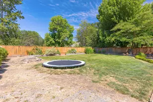 1660 NW Highland Ave, Grants Pass, OR 97526 - Photo 31