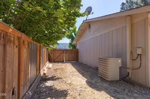 1660 NW Highland Ave, Grants Pass, OR 97526 - Photo 37
