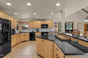 71006 Bracken Ln, Black Butte Ranch, OR 97759 - Photo 11