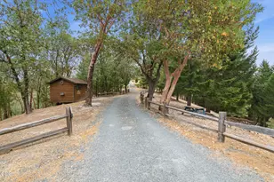 700 Cienaga Ln, Grants Pass, OR 97526 - Photo 29