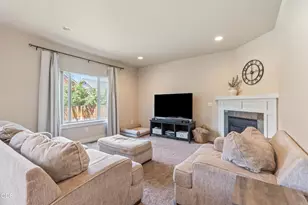 1885 NE Altura Dr, Bend, OR 97701 - Photo 5