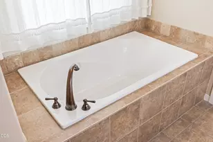 1885 NE Altura Dr, Bend, OR 97701 - Photo 17
