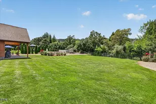 2240 Hull Rd, Medford, OR 97501 - Photo 33