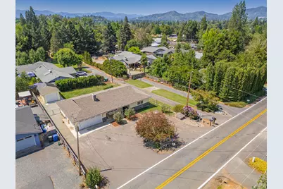 2040 Hamilton Lane SW, Grants Pass, OR 97527 - Photo 5