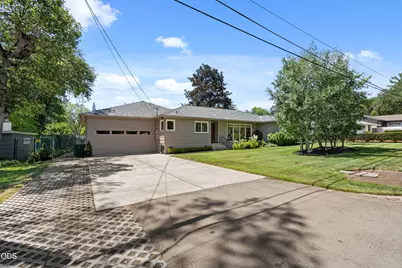 134 White Oak Drive, Medford, OR 97504 - Photo 3