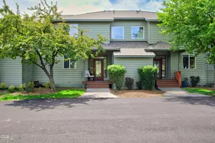 993 Golden Pheasant Dr, Redmond, OR 97756 - Photo 1