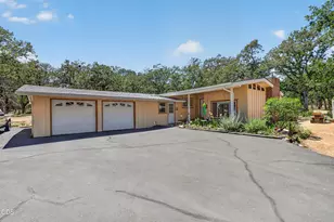 11339 Michael Rd, Central Point, OR 97502 - Photo 1