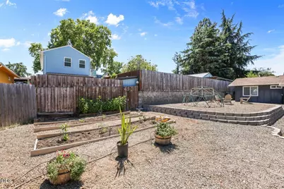 1422 Hillcourt, Medford, OR 97504 - Photo 37