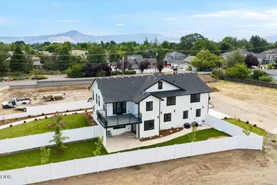 610 Pheasant Creek Drive, Central Point, OR 97502 - Photo 35