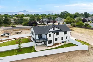 610 Pheasant Creek Dr, Central Point, OR 97502 - Photo 35
