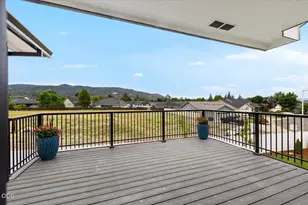 610 Pheasant Creek Dr, Central Point, OR 97502 - Photo 27