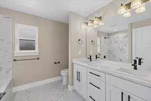 610 Pheasant Creek Dr, Central Point, OR 97502 - Photo 21