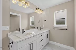 610 Pheasant Creek Dr, Central Point, OR 97502 - Photo 23