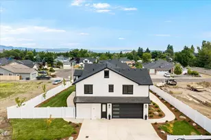 610 Pheasant Creek Dr, Central Point, OR 97502 - Photo 31