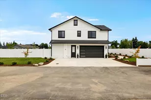 610 Pheasant Creek Dr, Central Point, OR 97502 - Photo 33