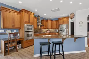 19528 E Campbell Rd, Bend, OR 97702 - Photo 11