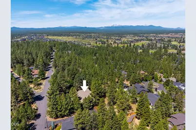 19528 E Campbell Road, Bend, OR 97702 - Photo 45