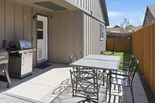 469 NW 24th Pl, Redmond, OR 97756 - Photo 21