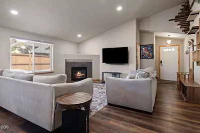 469 NW 24th Place, Redmond, OR 97756 - Photo 5