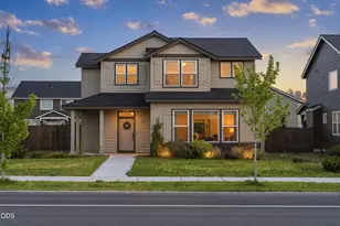 736 NW 27th St, Redmond, OR 97756 - Photo 1