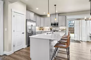 736 NW 27th St, Redmond, OR 97756 - Photo 9