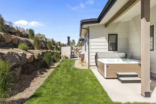 2375 N W Wyeth Pl, Bend, OR 97703 - Photo 27