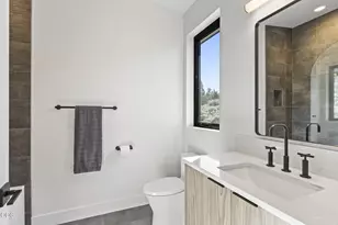 2375 N W Wyeth Pl, Bend, OR 97703 - Photo 43
