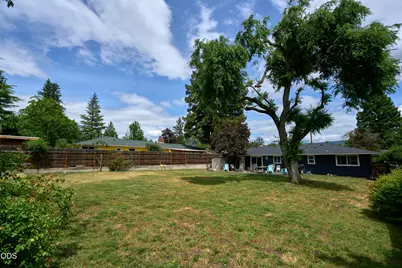 340 Sutter Avenue, Medford, OR 97504 - Photo 27
