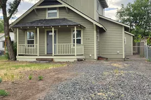 2134 Laurel St, Klamath Falls, OR 97601 - Photo 1