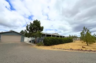 63 Rogue River Dr, Eagle Point, OR 97524 - Photo 1