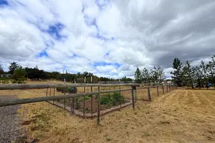 63 Rogue River Dr, Eagle Point, OR 97524 - Photo 29